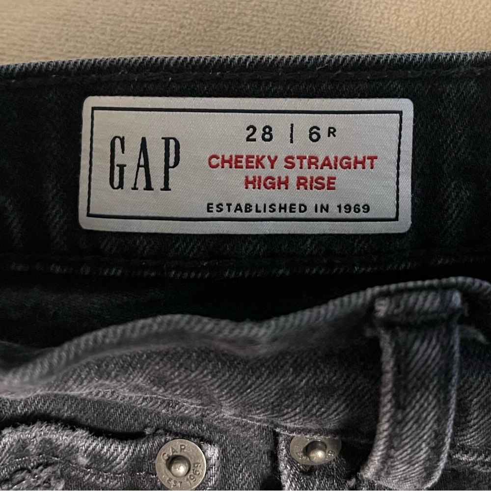 GAP High Rise Cheeky Straight Jeans in Dark Gray